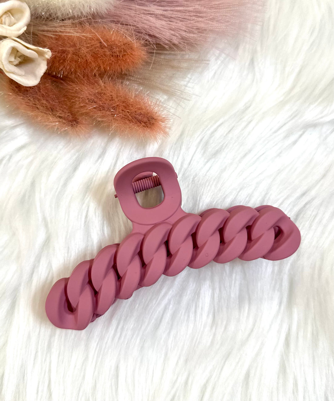 Matte chain claw clip